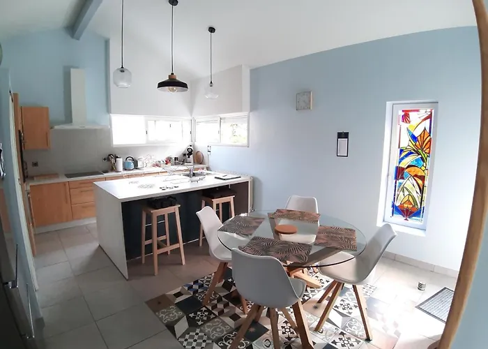 Magda A 30 Mn Pour Ou Cure Villa