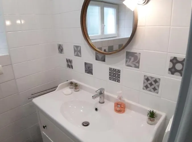 Magda A 30 Mn Pour Ou Cure Villa *